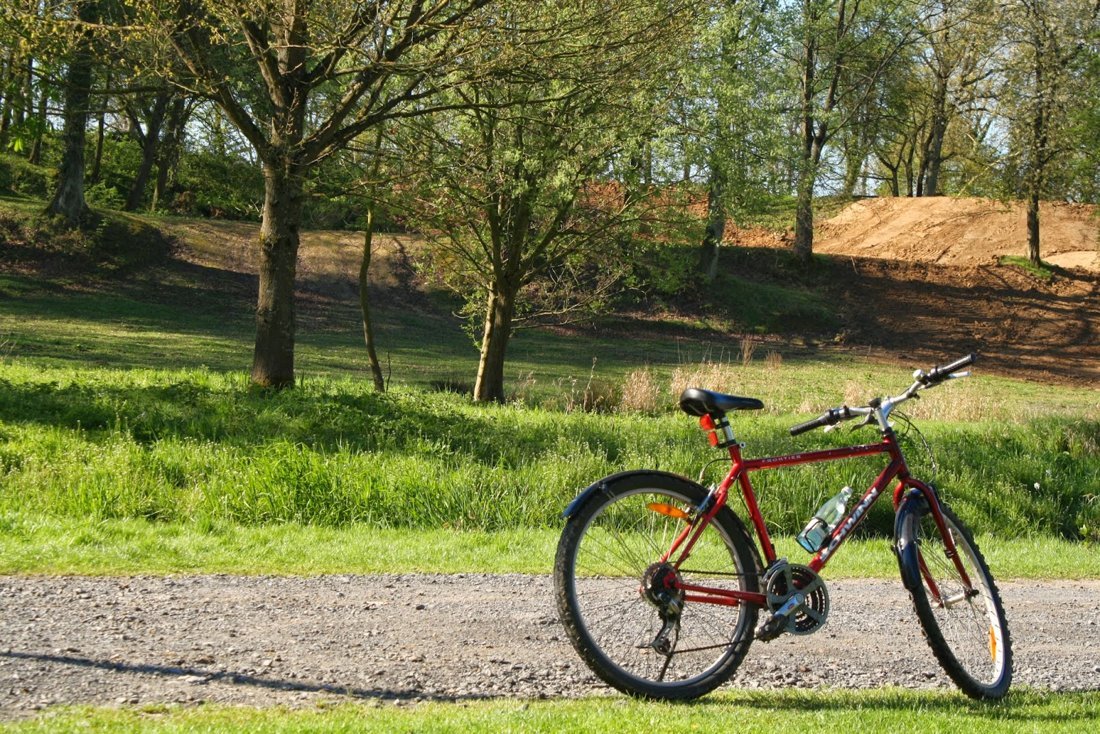 A rigid fork mountain bicycle.JPG — illustrative photo, not partner inventory