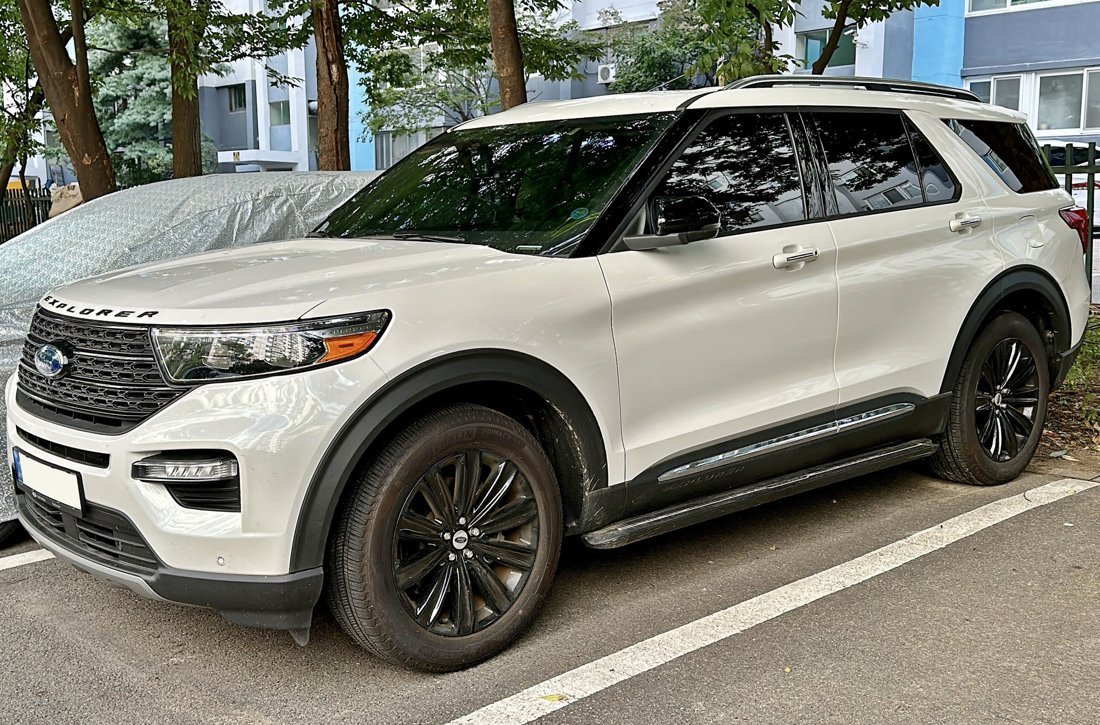 2020 Ford Explorer (sixth generation) 2.jpg, illustrative rental photo