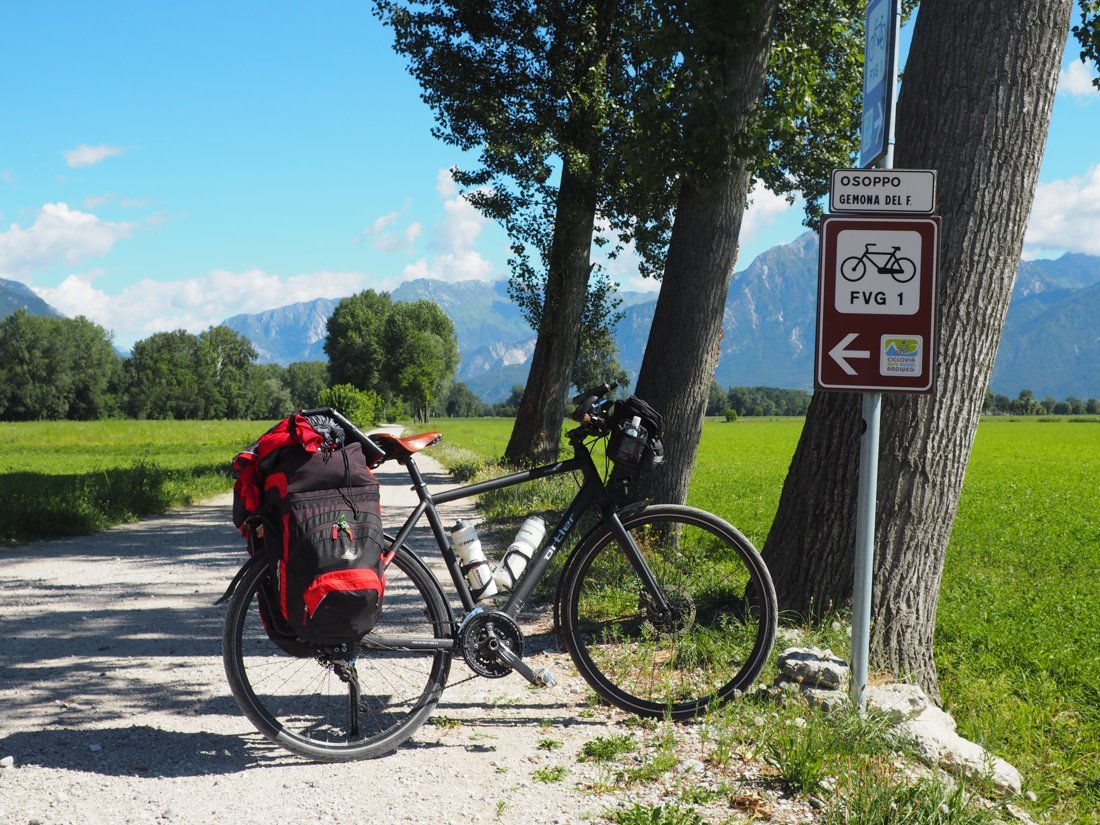 Bici da cicloturismo sulla ciclabile FGV 1.jpg — illustrative photo, not partner inventory