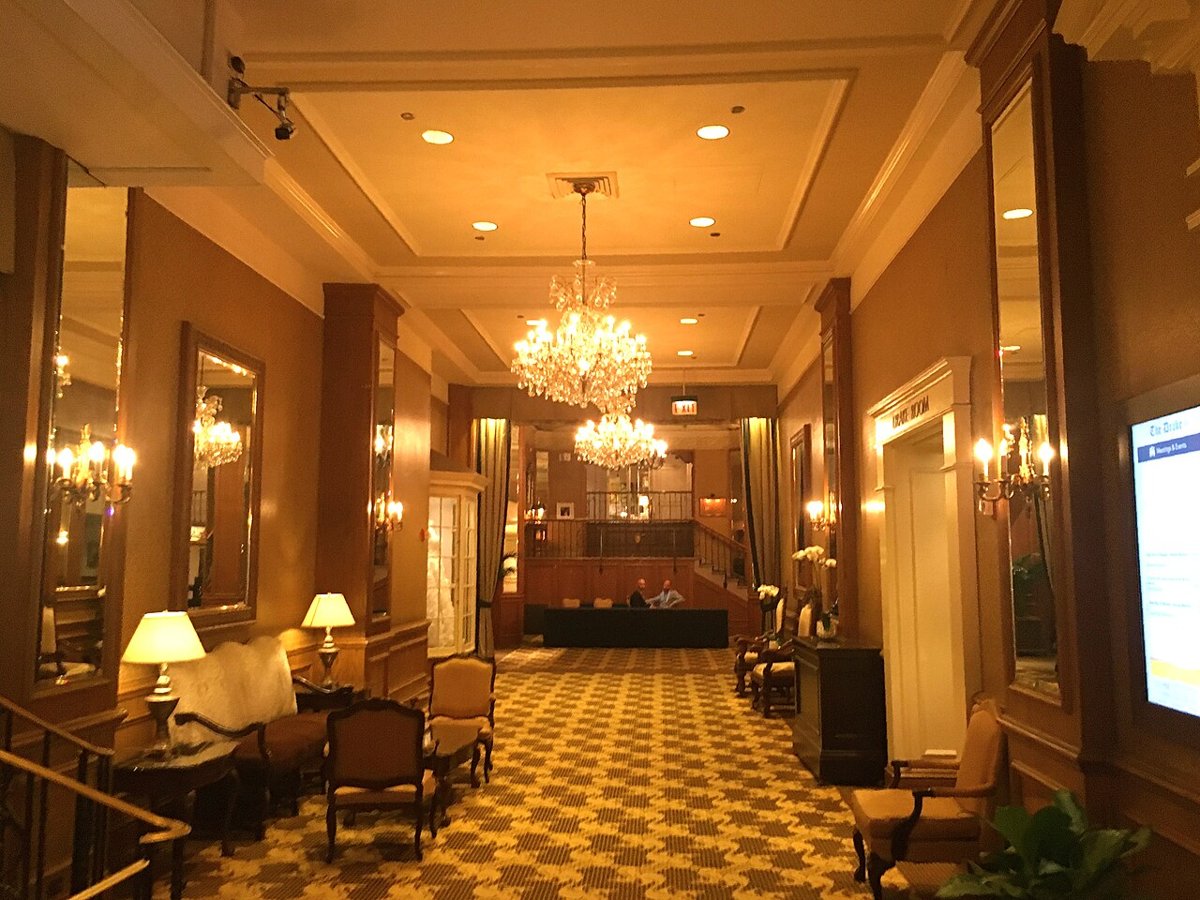 Illustrative Expedia stay photo