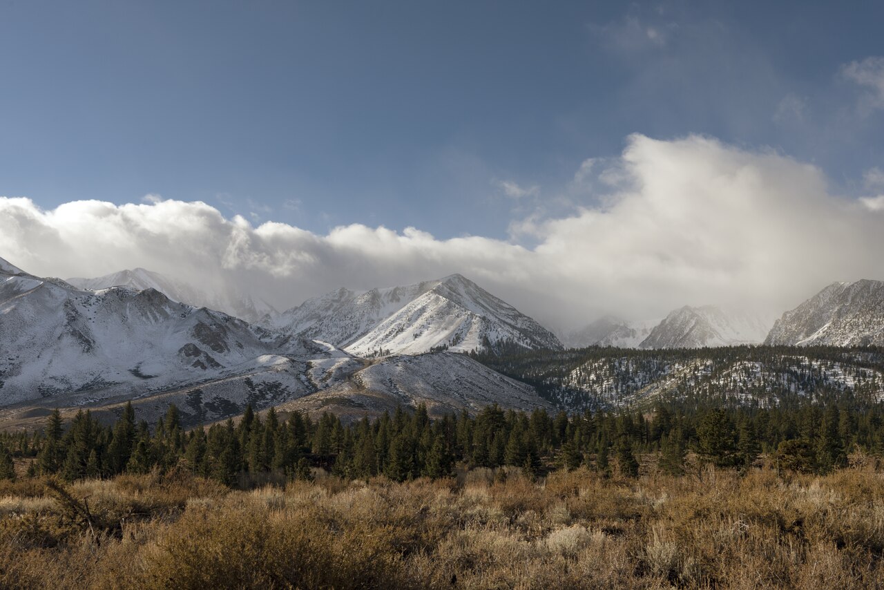 View of mountains, Mammoth Lakes, California LCCN2013633686, illustrative activity photo
