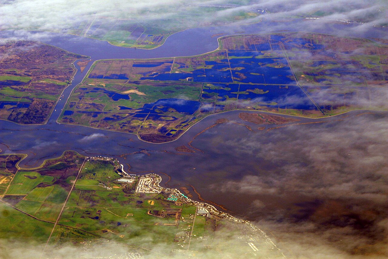 Sacramento Delta at flood stage, 2009, illustrative activity photo