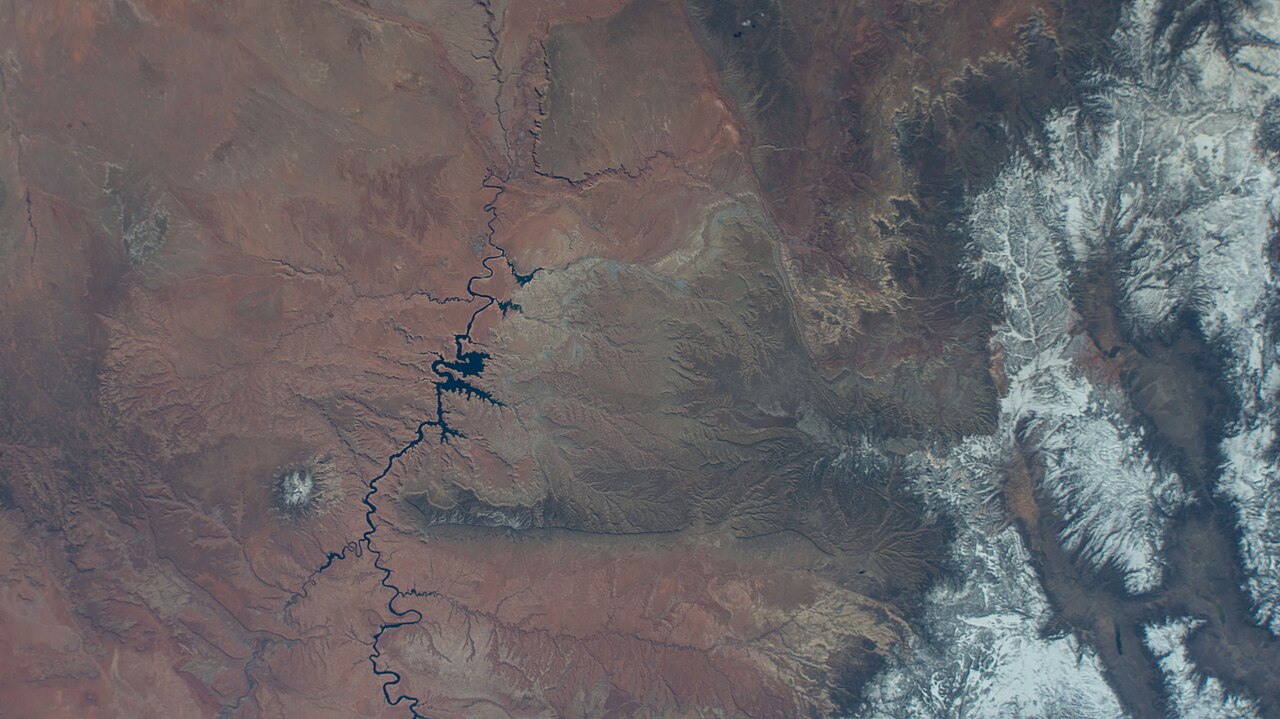 Lake Powell in between Utah and Arizona (iss069e003869), illustrative activity photo