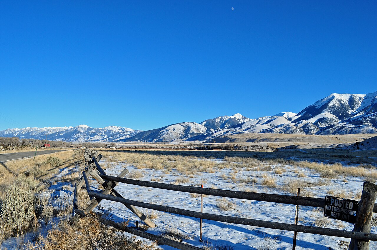 WestslopeAbsarokaRangeMontana — illustrative photo, not partner inventory