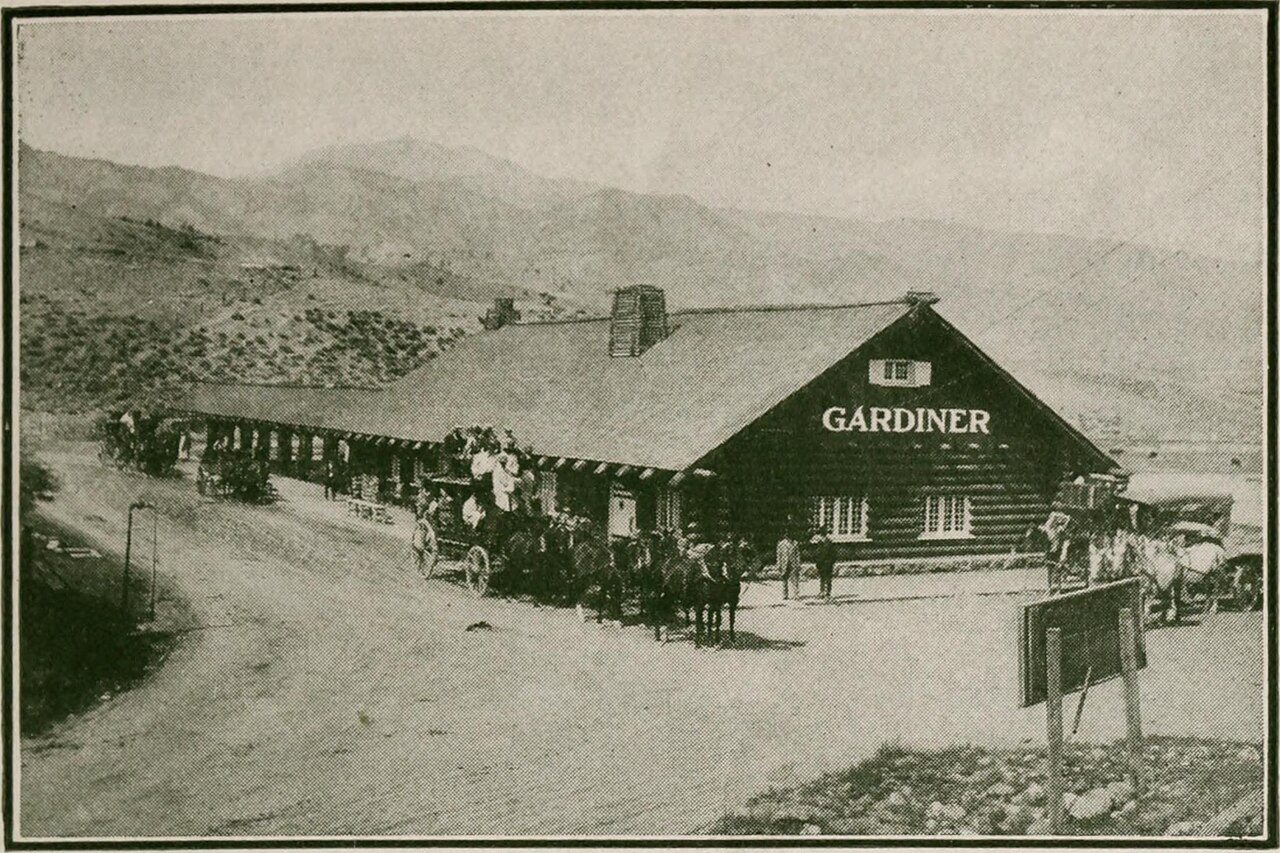 Escorted tours to Yellowstone Park via Gardiner Gateway - original and northern entrance (1914) (14736015626), illustrative activity photo