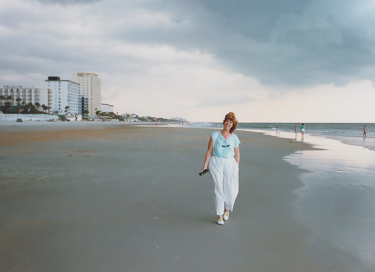1987-08 Yolanda Lippens op Daytona Beach, Florida USA, illustrative activity photo