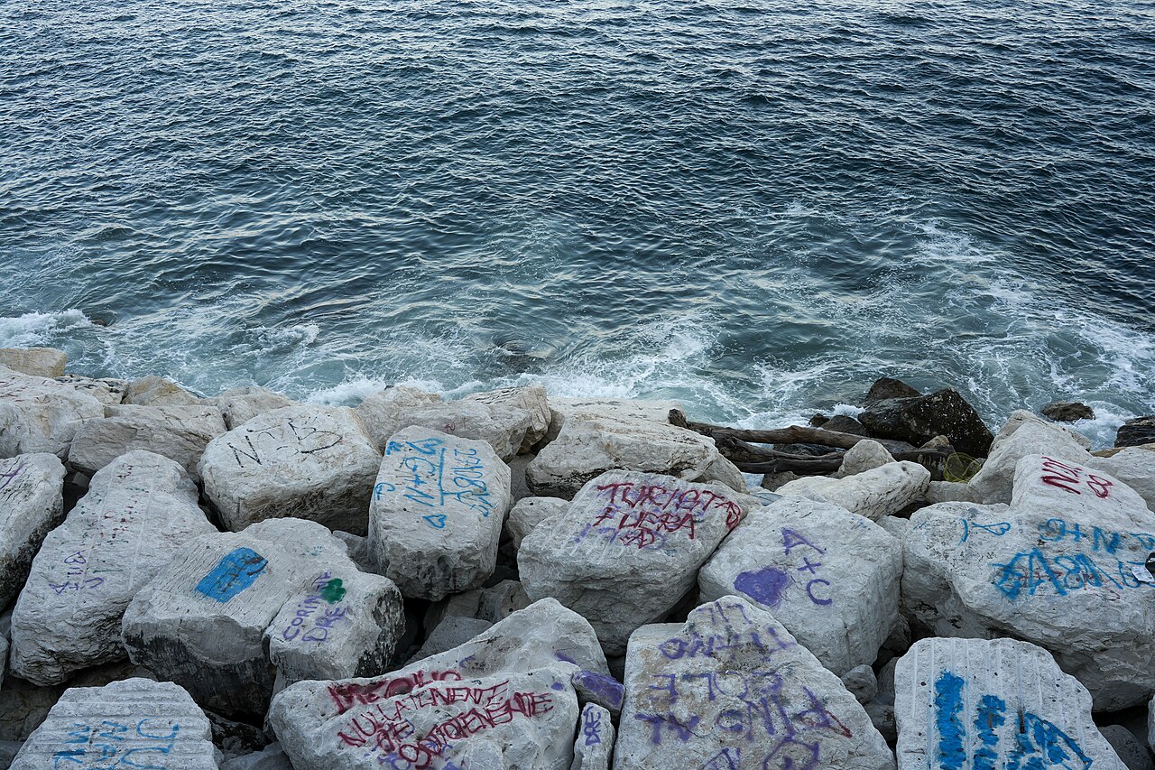 Mare di Napoli e rocce, illustrative activity photo