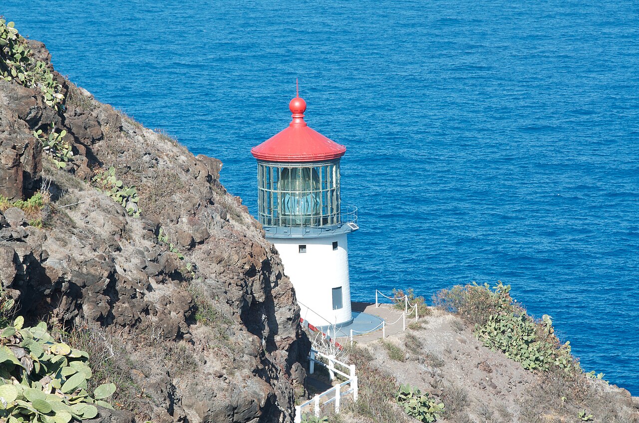 Makapuu Point Lighthouse - Hawaii (6748327465) — illustrative photo, not partner inventory