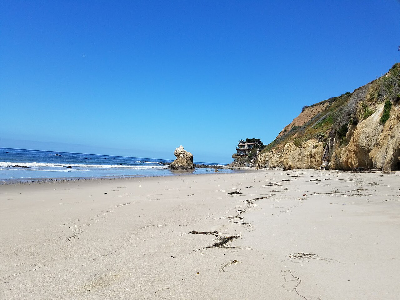 Low Tide Playa San Juan Leighton Malibu 01, illustrative activity photo