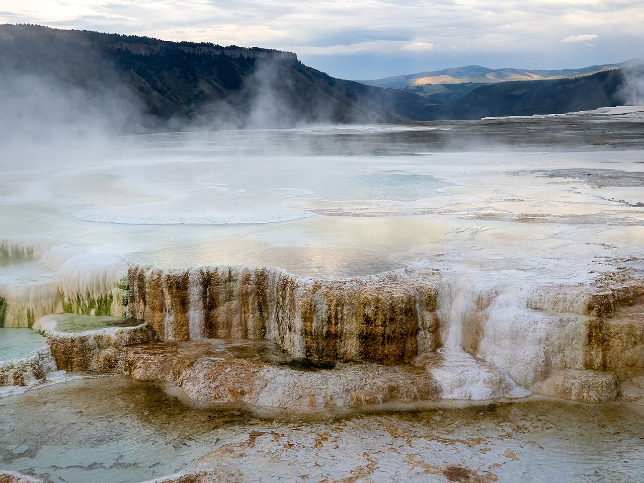 Mammoth Hot Springs (78970), illustrative activity photo
