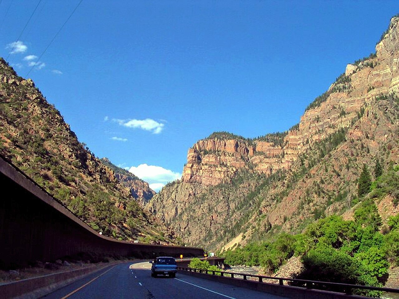 Glenwood Canyon, Colorado River 8-07a (24616087402), illustrative activity photo