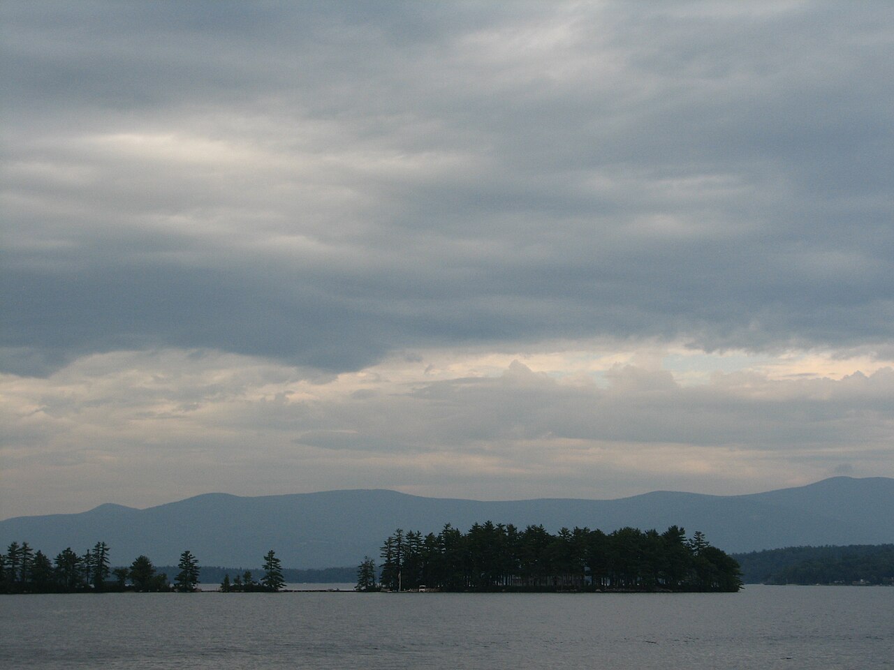 Islands lake Winnipesaukee New Hampshire Mountains, illustrative activity photo