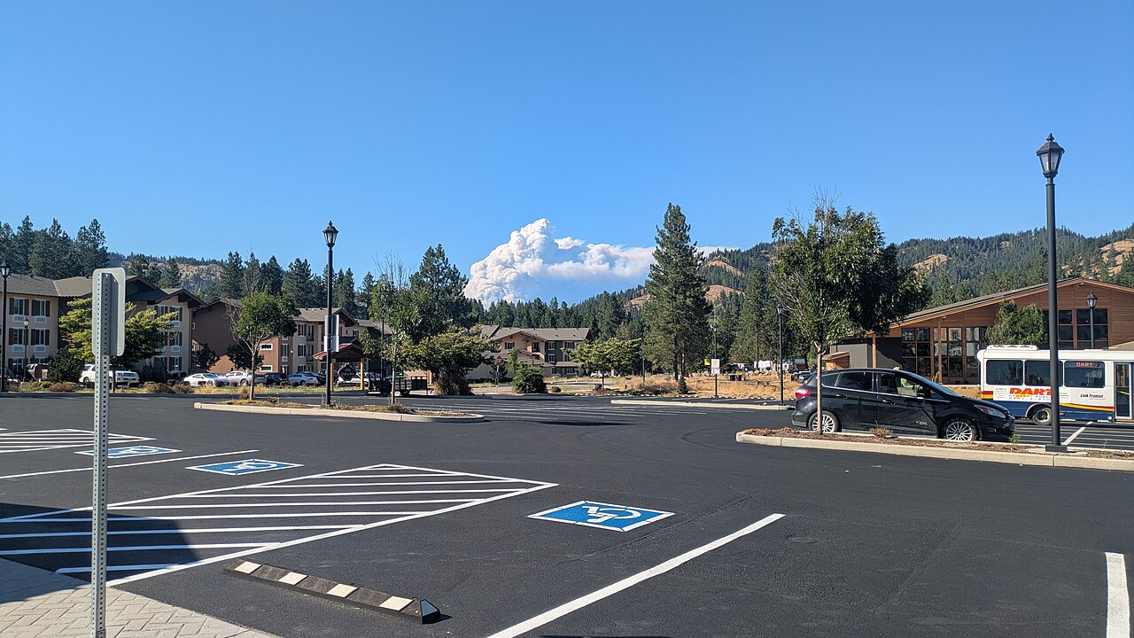 Little Giant fire smoke plume visible in Leavenworth (95015), illustrative activity photo