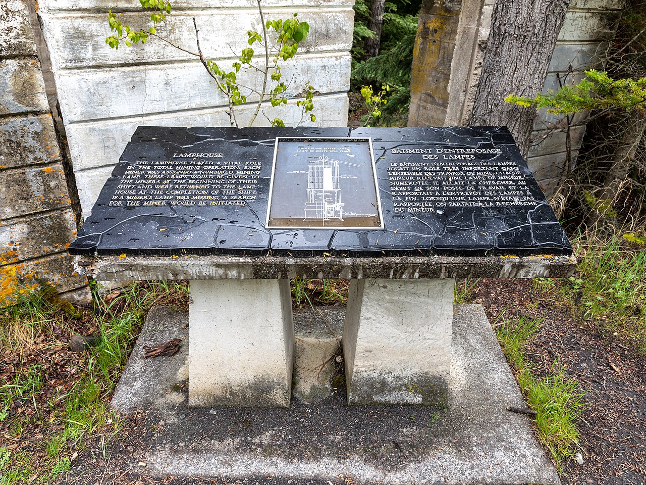 Banff National Park (AB, Canada), Bankhead, Lower Bankhead, Lamphouse -- 2022 -- 2215, illustrative activity photo